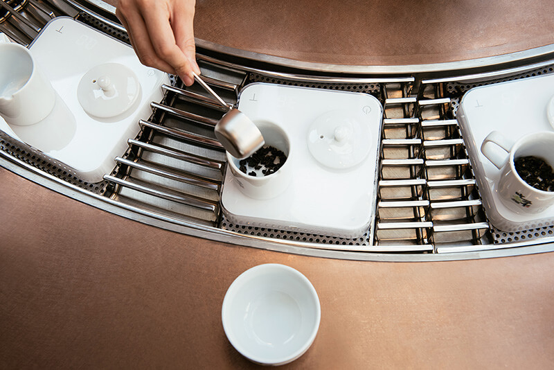 職人によるお茶入れのショー 職人によるお茶入れのショー