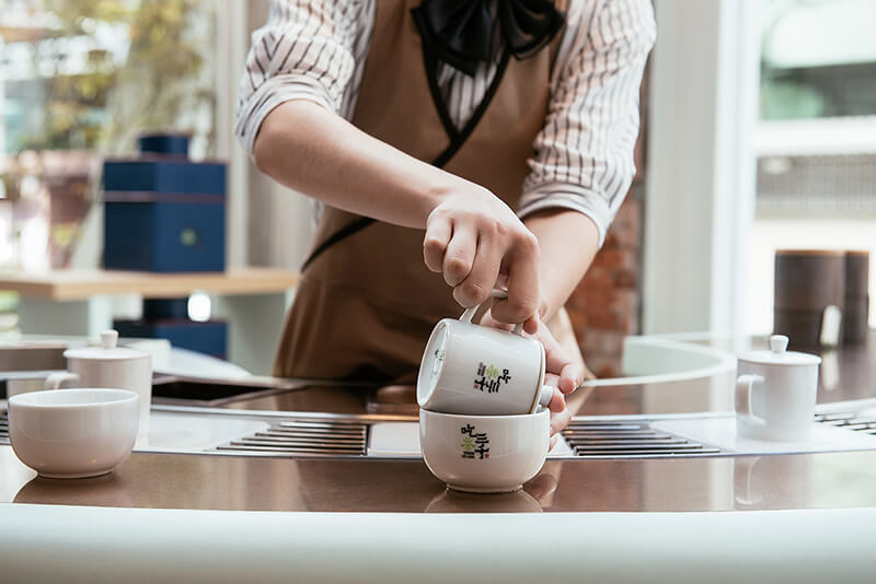 職人によるお茶入れのショー 職人によるお茶入れのショー